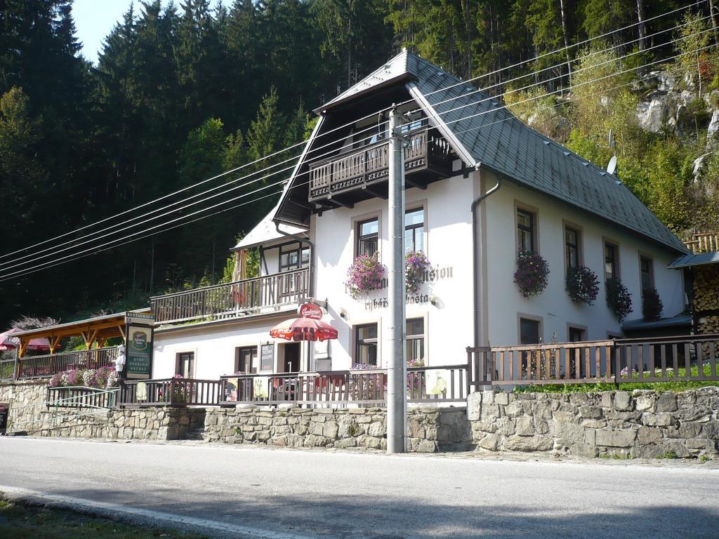 Pension Rybarska Basta โรเช็มเบิร์ก นาด วัลตาวูว์ ภายนอก รูปภาพ
